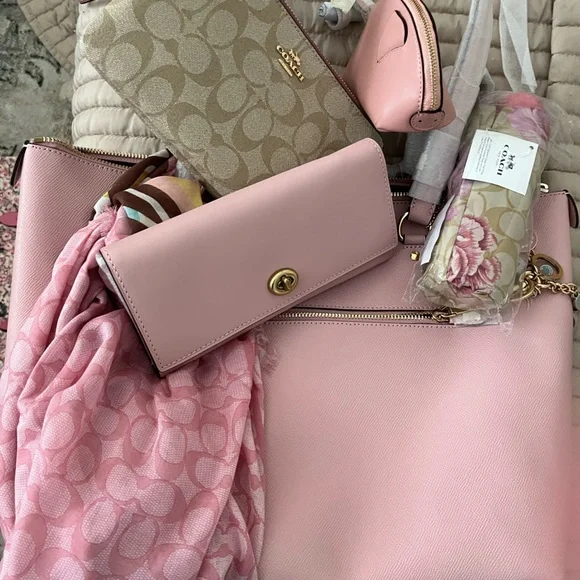 NWT- Coach Keith Haring 7 piece tote set- Firm! - Picture 2 of 16